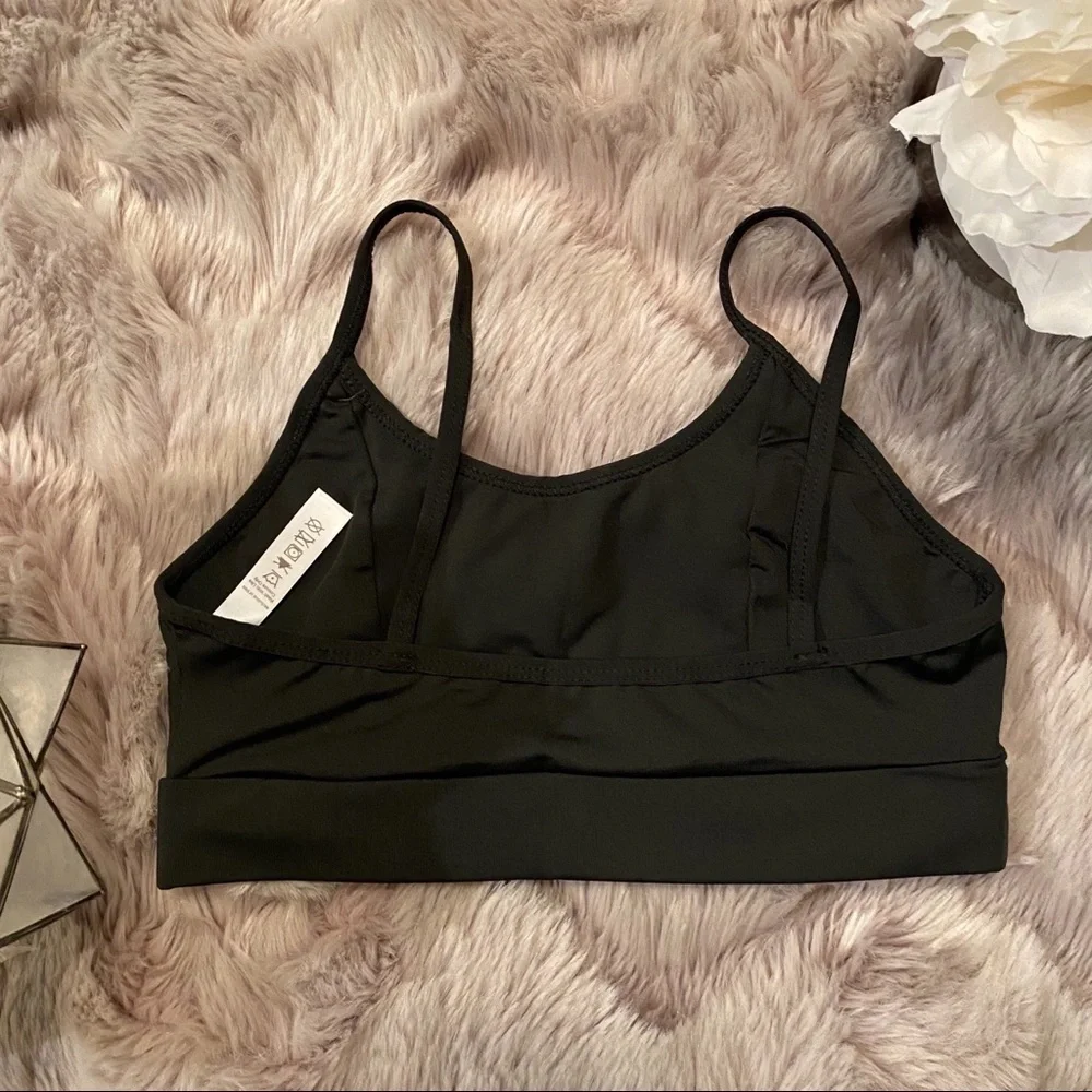 🐬🐬NEW! Black Sports Bra‎